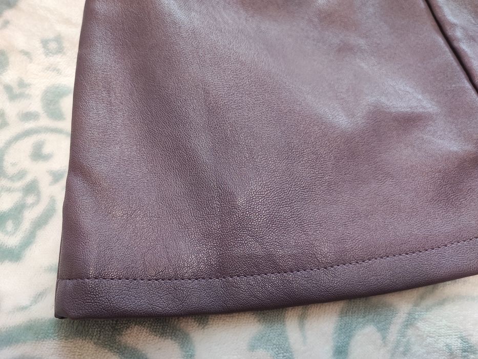 Жіноча спідниця з екошкіри