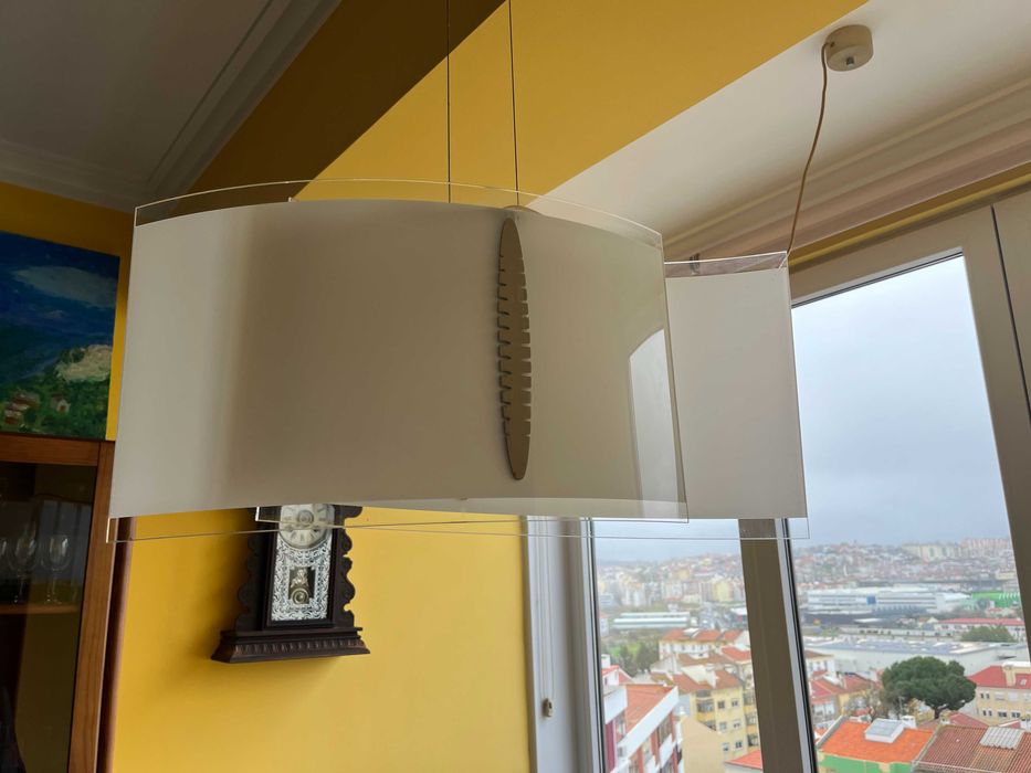 Decoração Elegante para Casa – Quadro, Espelhos e Candeeiros de Teto