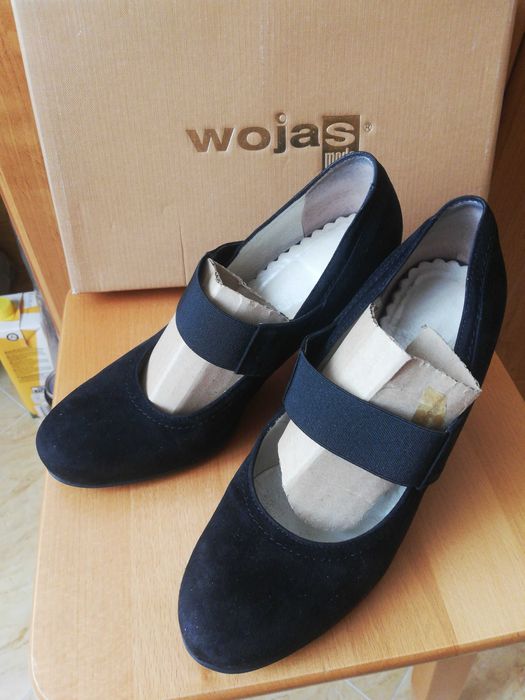 Półbuty czarne skórka welur Wojas