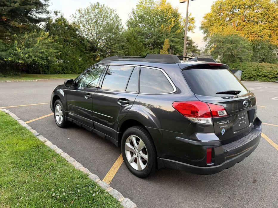 Subaru Outback 2.5i Limited      2013