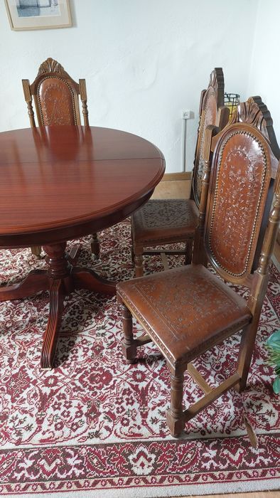 Mesa de jantar e 6 cadeiras