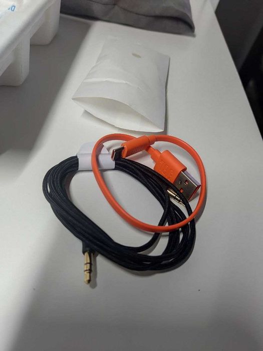 Auscultadores Bluetooth JBL Live 670NC