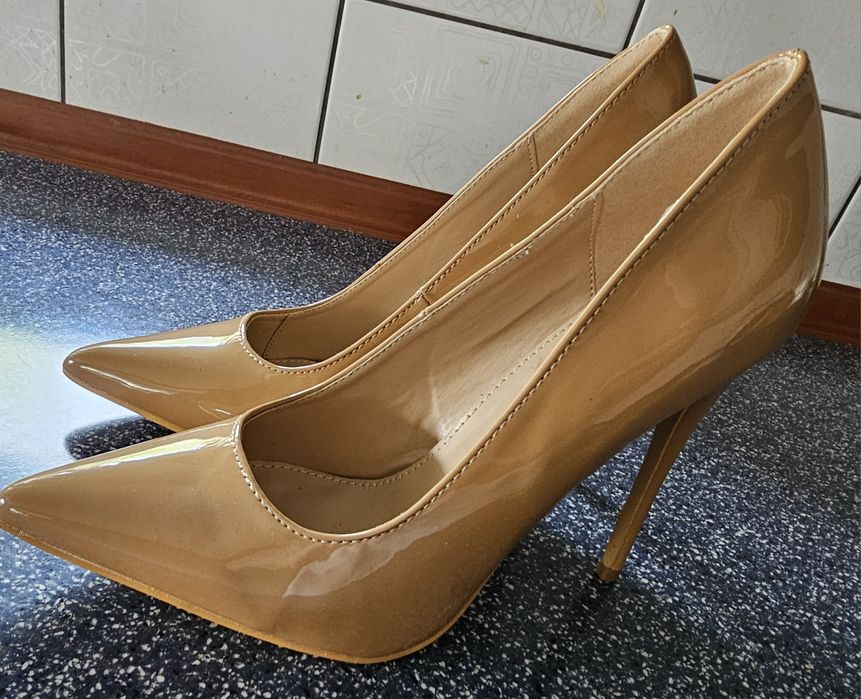 Nowe szpilki nude