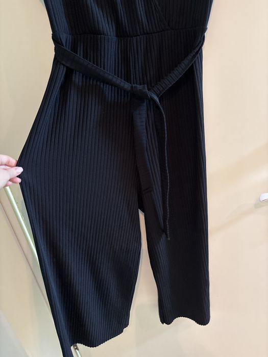 Продам бомбічний комбінезон розмір 16