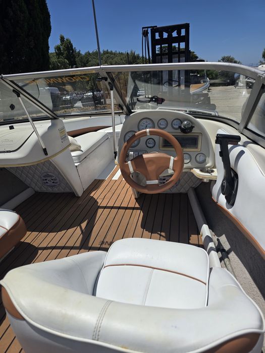 Crownline 176 BR (1998) – Totalmente Restaurada – Motor Reconstruído – Pronta a Navegar