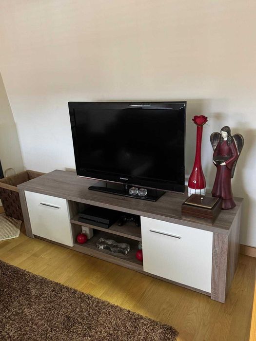 Sala de estar e jantar semi-nova