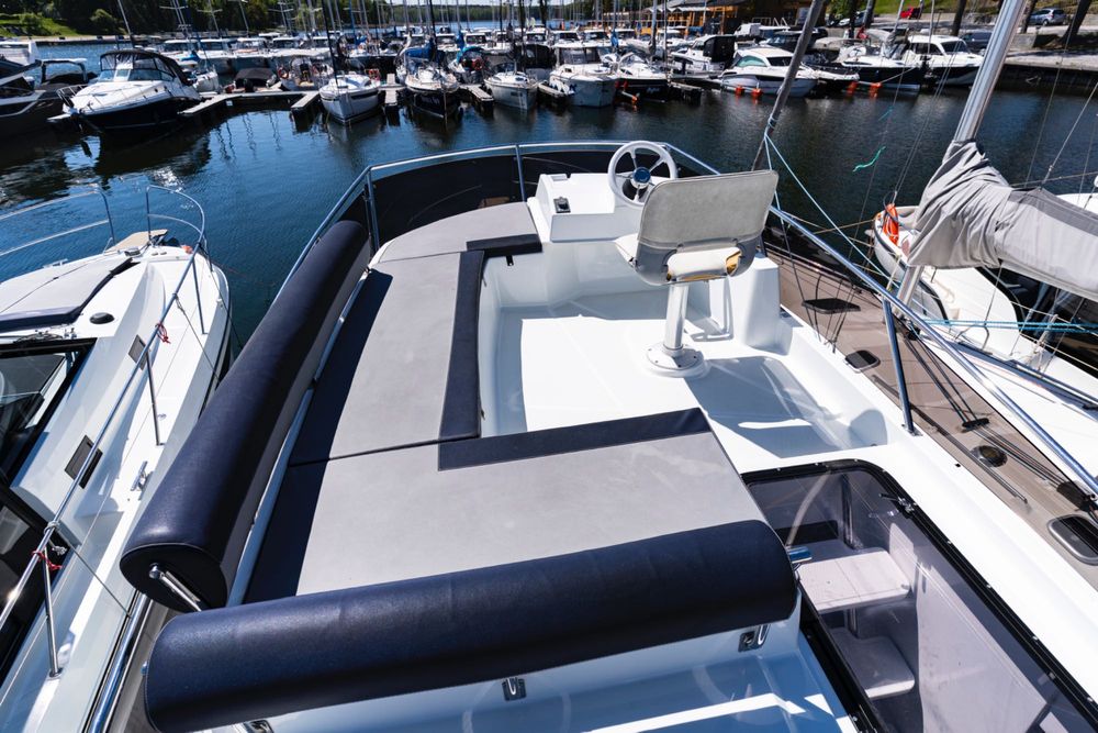 PLATINUM 35 EXCLUSIVE – komfortowy jacht motorowy z klimatyzacją | Giżycko