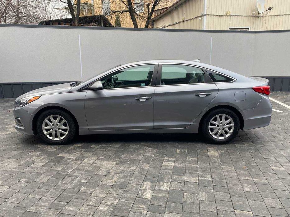 Продам власний автомобіль Hyundai Sonata 2017 року.