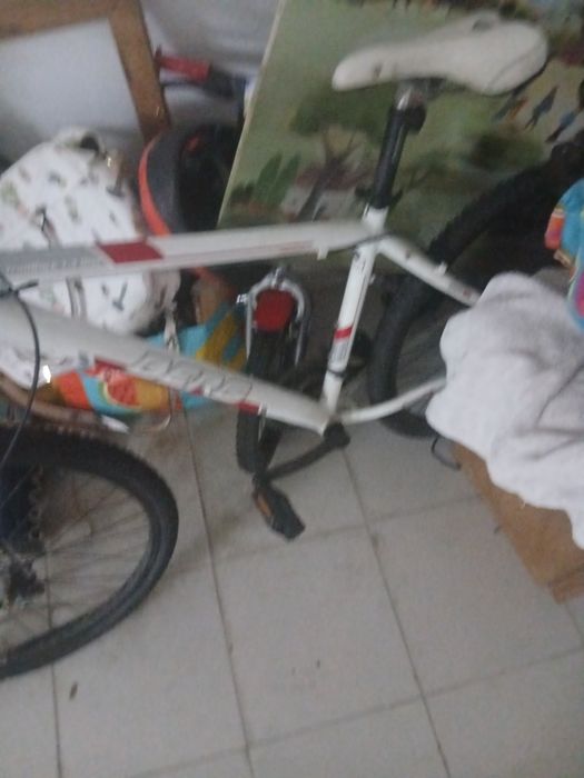 Vendo bicicleta dd montanha travao de disco a tras e a frente