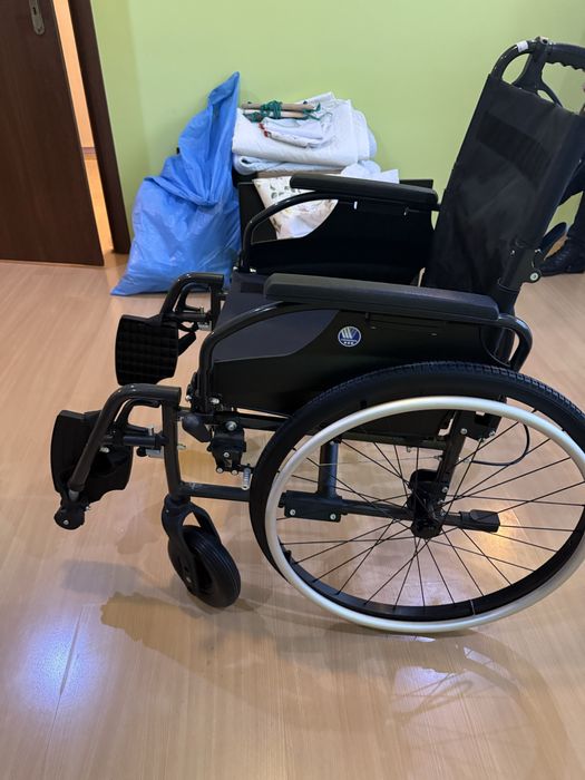 Wózek inwalidzki praktycznie nieuzywany