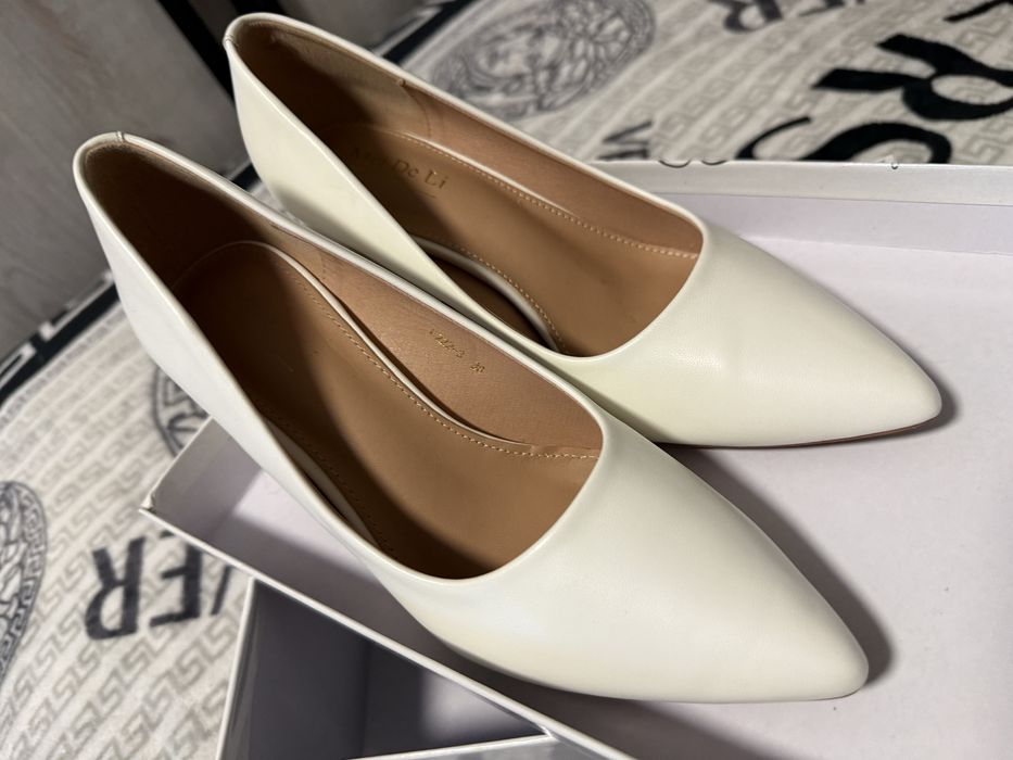 Білі туфлі для нареченої