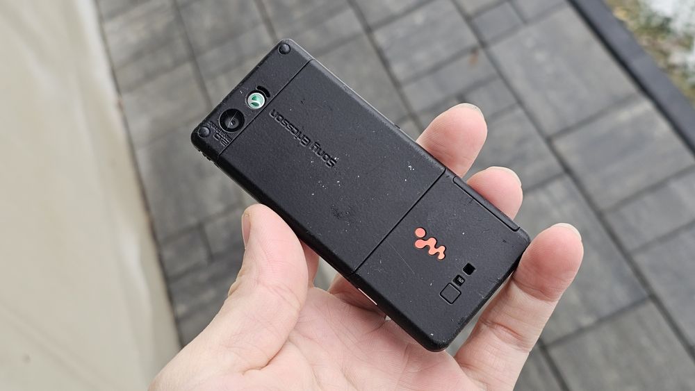 Sony Erucsson W880i. Ładny bez simlocka