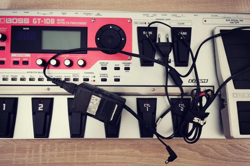 Boss Gt 10 B  COSM  efekt gitarowy