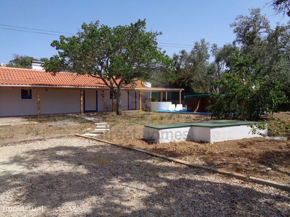 Moradia V2 remodelada em Melides com terreno vedado