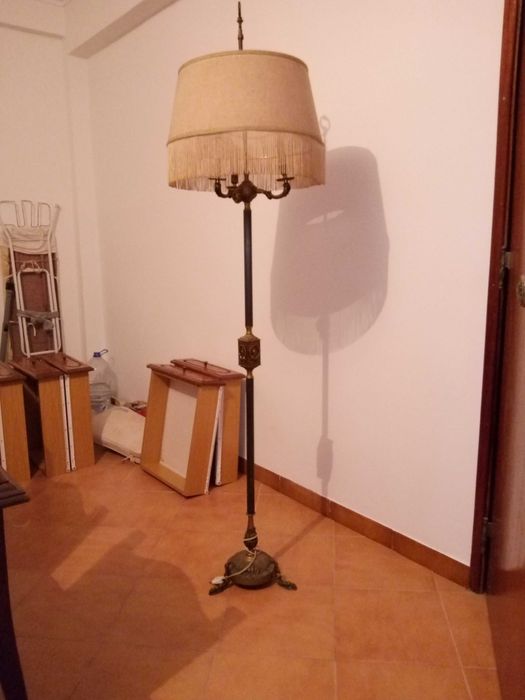 Candeeiro de pé alto em Bronze vintage