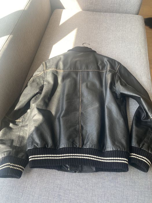 Blusão bomber em pele preto
