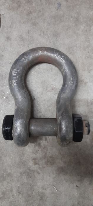 Tres Manilhas de alta resistencia duas usadas em bom estado una nova