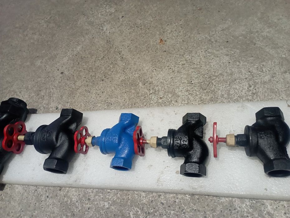 Крани для води гвинтові