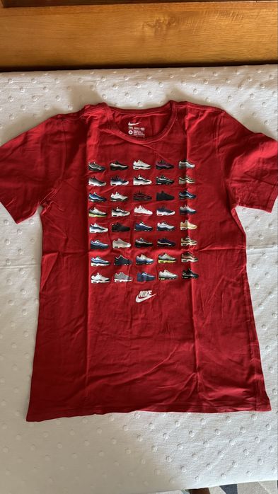T-shirt Nike com ténis