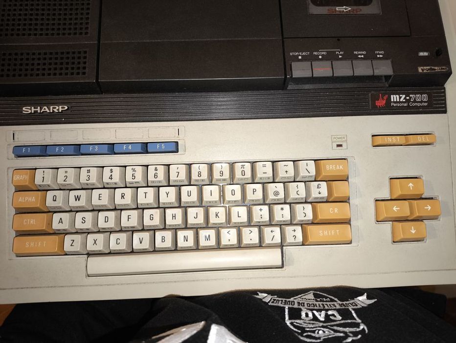 Sharp MZ-700 Computador antigo