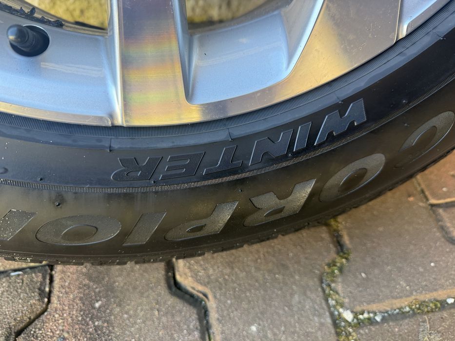 Oryginalne felgi 17” od VW T-Roc , Pirelli scorpion 215 65 R17  zimowe jak nowe