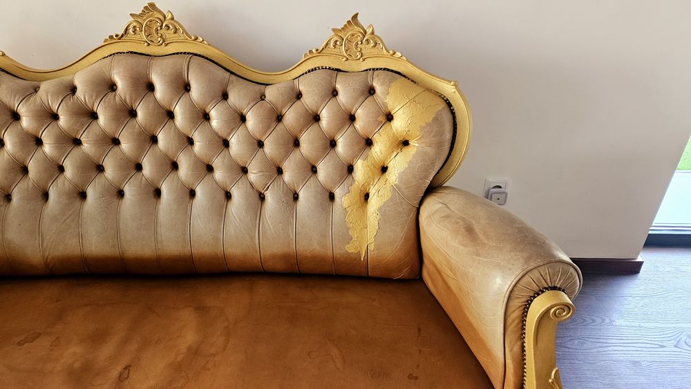 Sofá vintage, antigo. Canapé camel