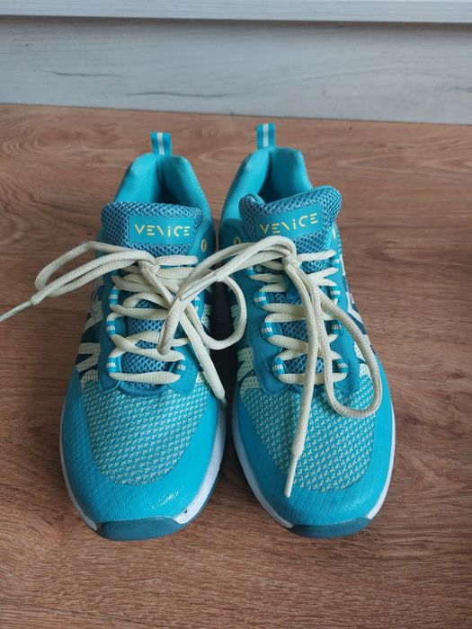 Adidasy Venice r. 37
