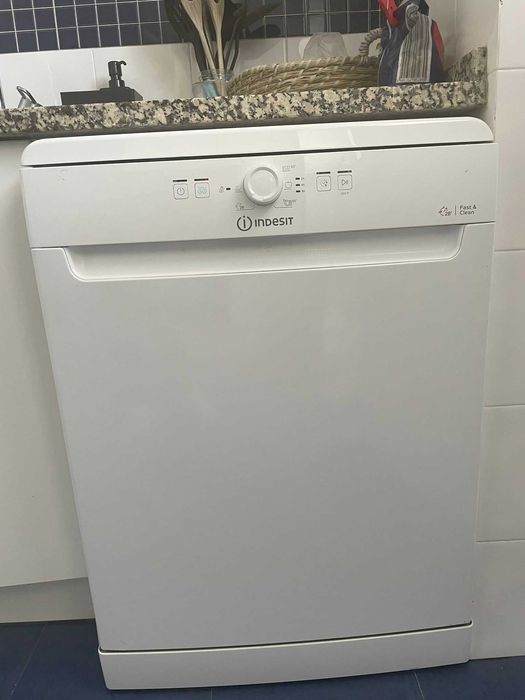 Recheio Total Casa - Sofá, 6x Cadeiras SKLUM, Cama+Colchão, Máq. Lavar Loiça, Closet (Ler Descrição)