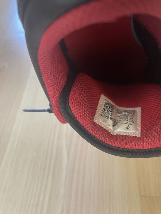 jordan low red white e black