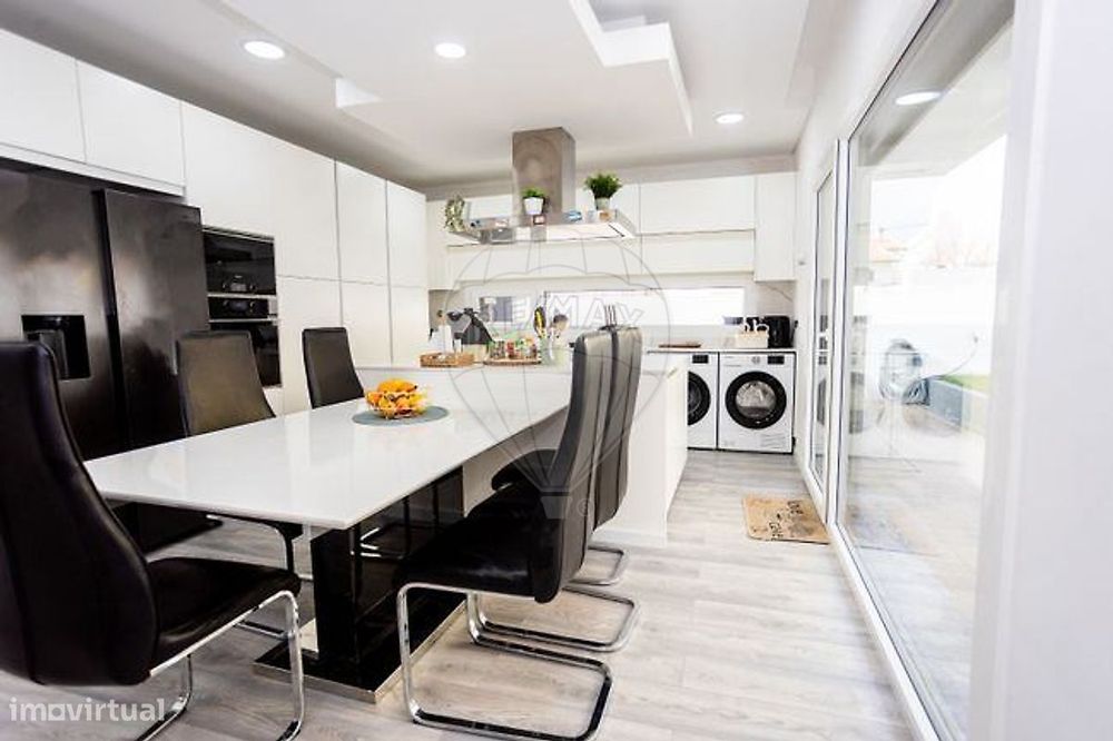 Moradia T5 para venda