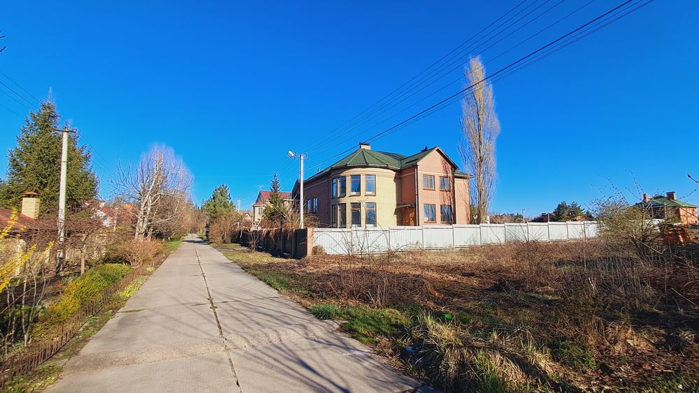 12 соток з електрикою. Ліс. Озеро.