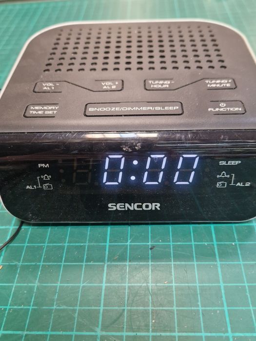 Radiobudzik Sencor SRC136WH