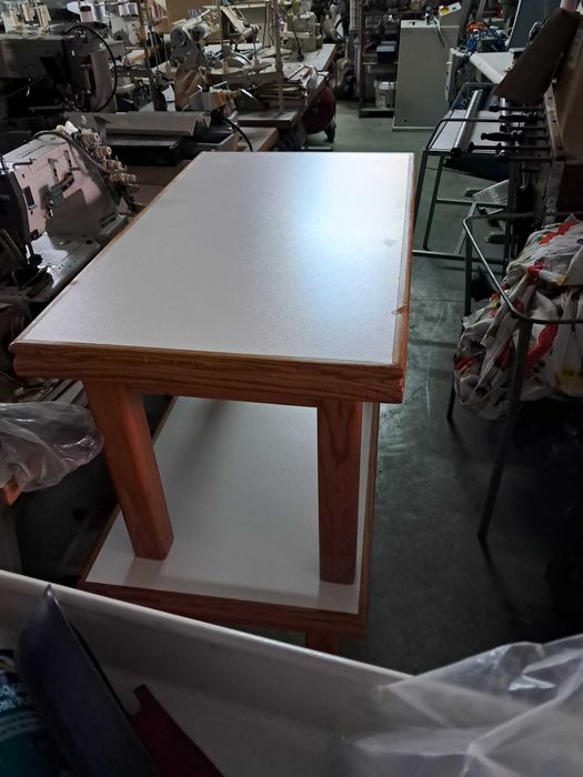 Mesas de apoio para confeção