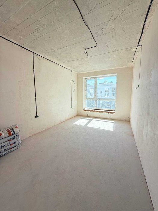 Величезна квартира в крутому комплексі з наповненням