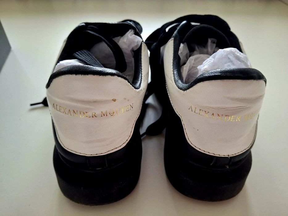 Шкіряні кросівки  у стилі бренду Alexander McQueen.