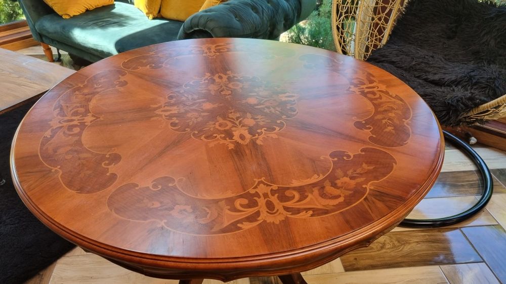 stół antyczny z  intarsja