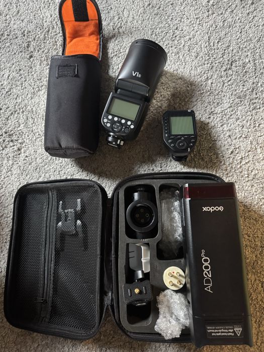 спалахи godox і синхронізатор для Sony