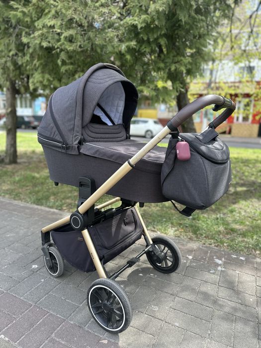 Продам коляску Carrello Epica 2 в 1.
