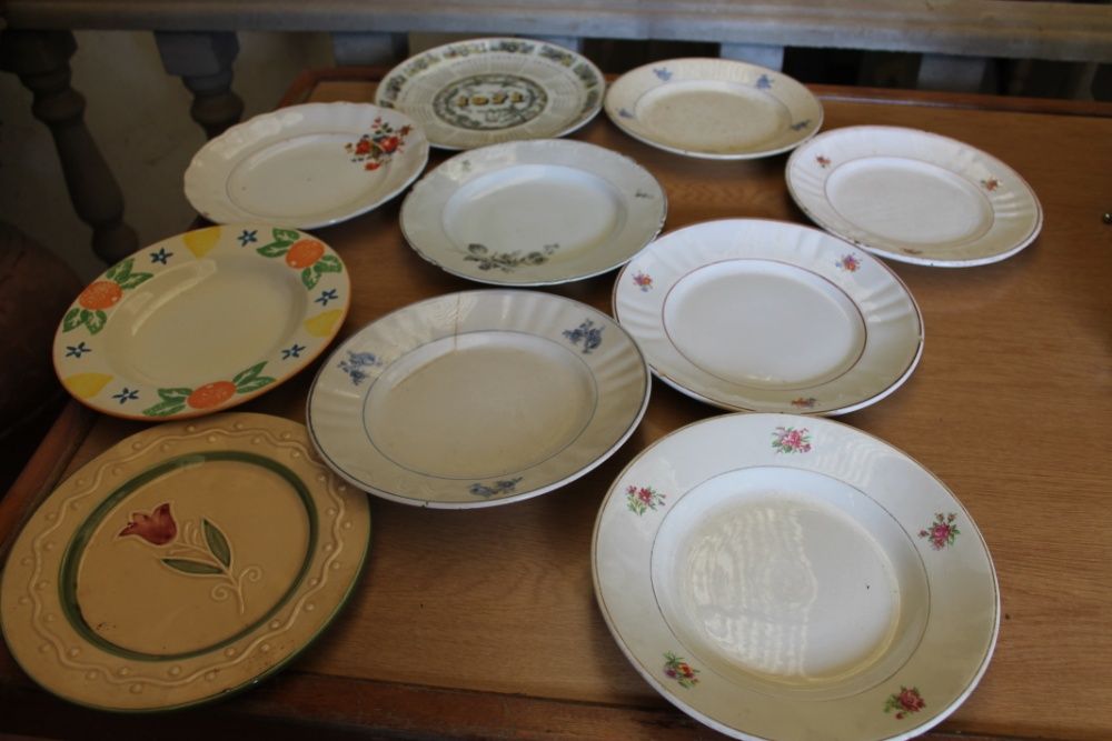 Pratos antigos variados