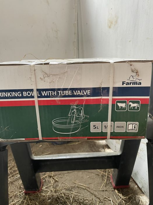 Poidło dla koni do boksu