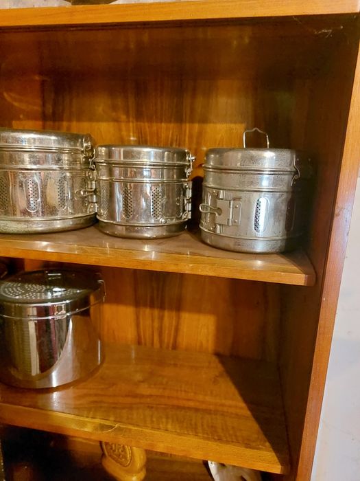 Dzbany emaliowane ,miski emaliowane