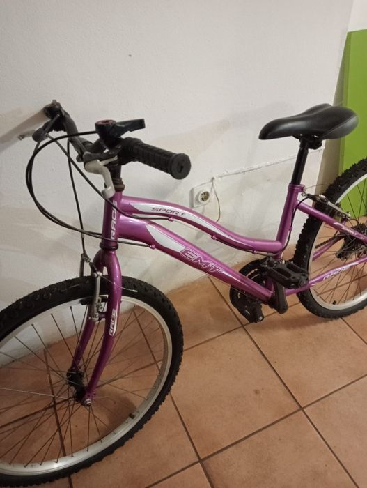Bicicleta Roxa como nova