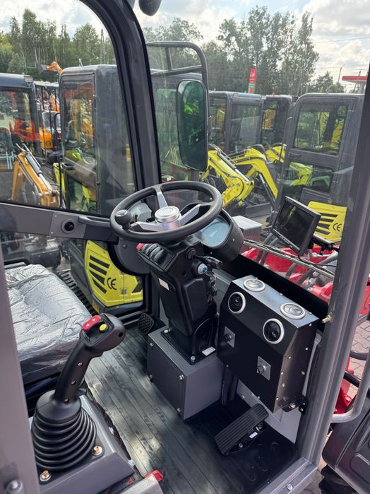 Ładowarka kołowa przegubowa PRO udźwig 1600 kg + transport osprzęt