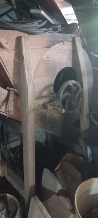 Alimpador  de cereais  antigo a funcionar