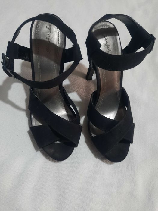 Sandalias salto alto pretas