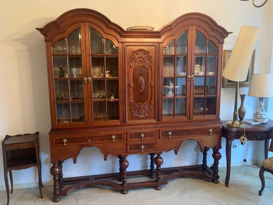 Pałacowy kredens antyk wysylka witrynka