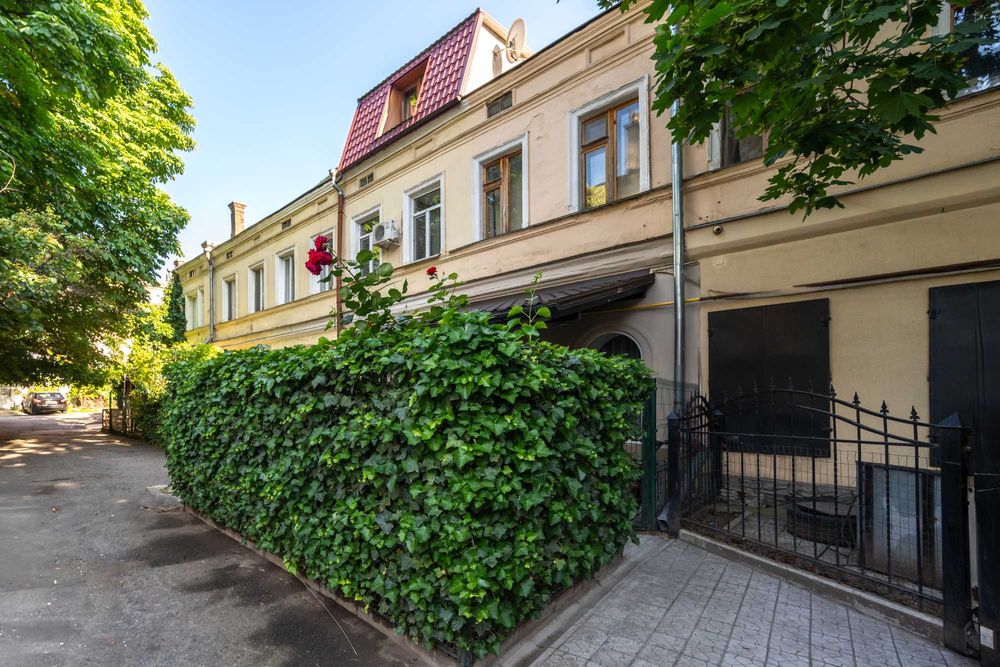 Дім з двориком, центр, море 6014