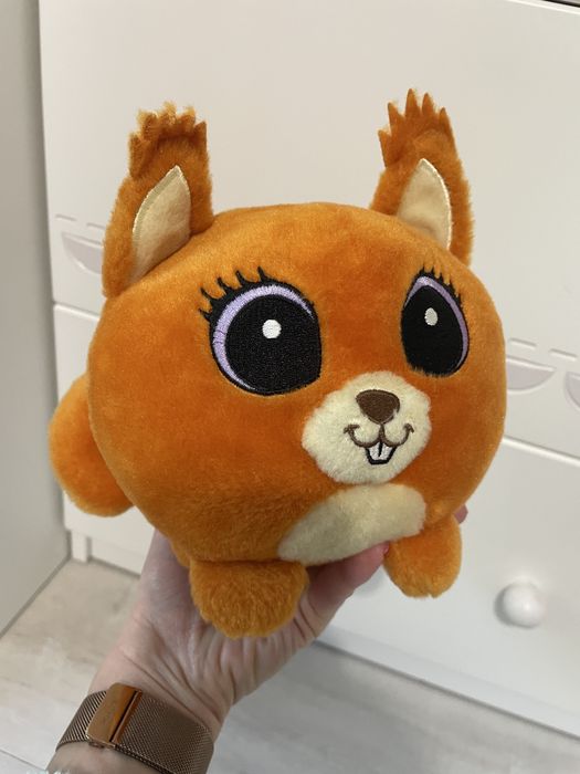 Urocza wesoła wiewiórka nowy pluszak