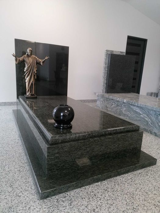 Nagrobki granitowe solidny montaż Zakład Kamieniarski