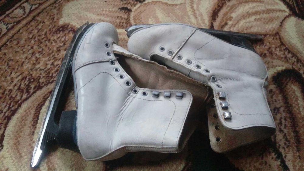 Коньки женские. 36р. Стелька 23см.